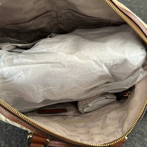 MICHAEL MICHAEL KORS BEDFORD BELTED MD SATCHEL BAG - Picture 8 of 14